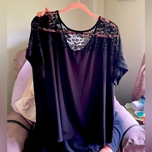 SALE 2/25, 3/30, 4/35!! AVENUE Black with lace and back zipper top size (30/32)